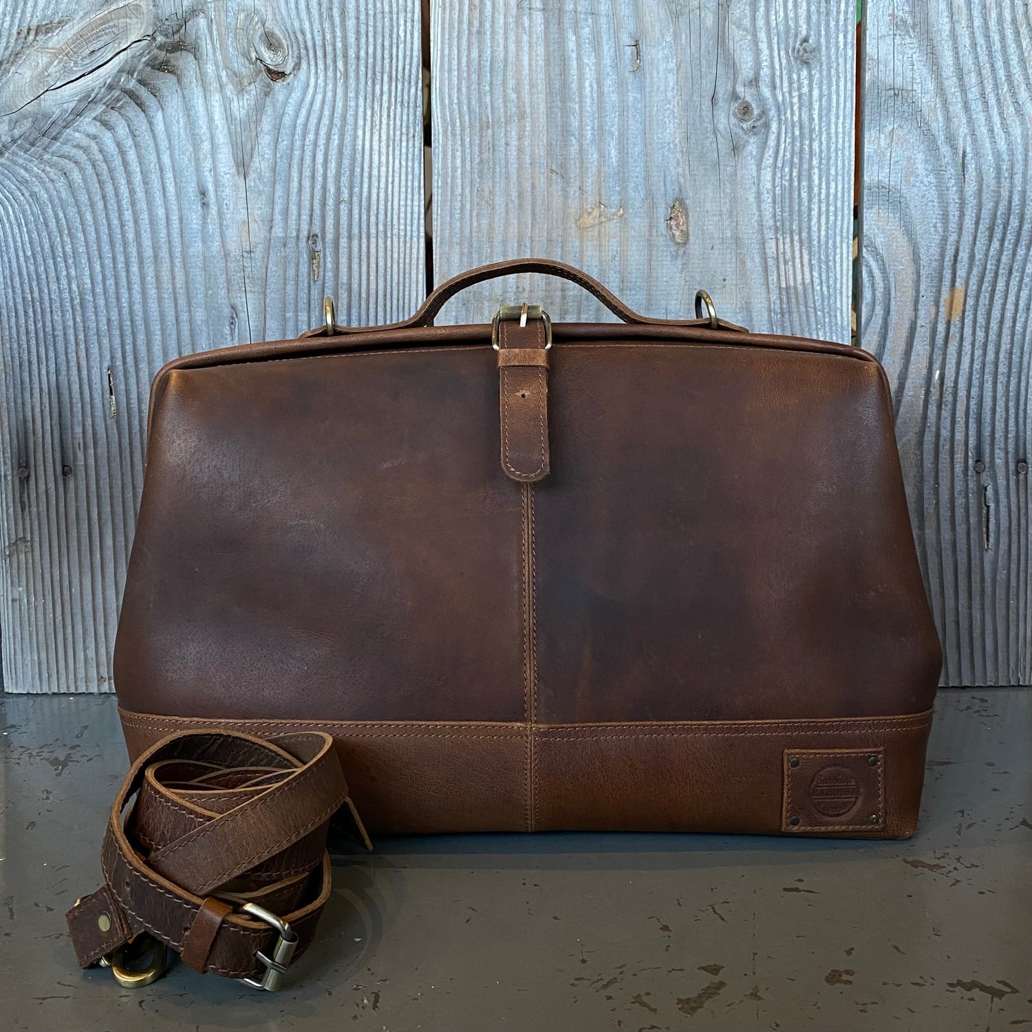 LARGE VINTAGE GLADSTONE / DOCTORS BAG