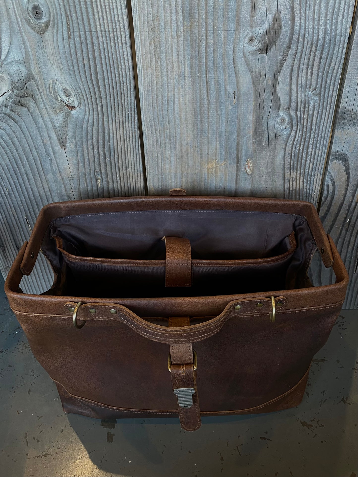 Large Vintage Gladstone / Doctors Bag