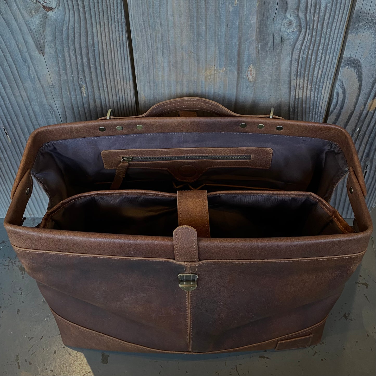 Large Vintage Gladstone / Doctors Bag