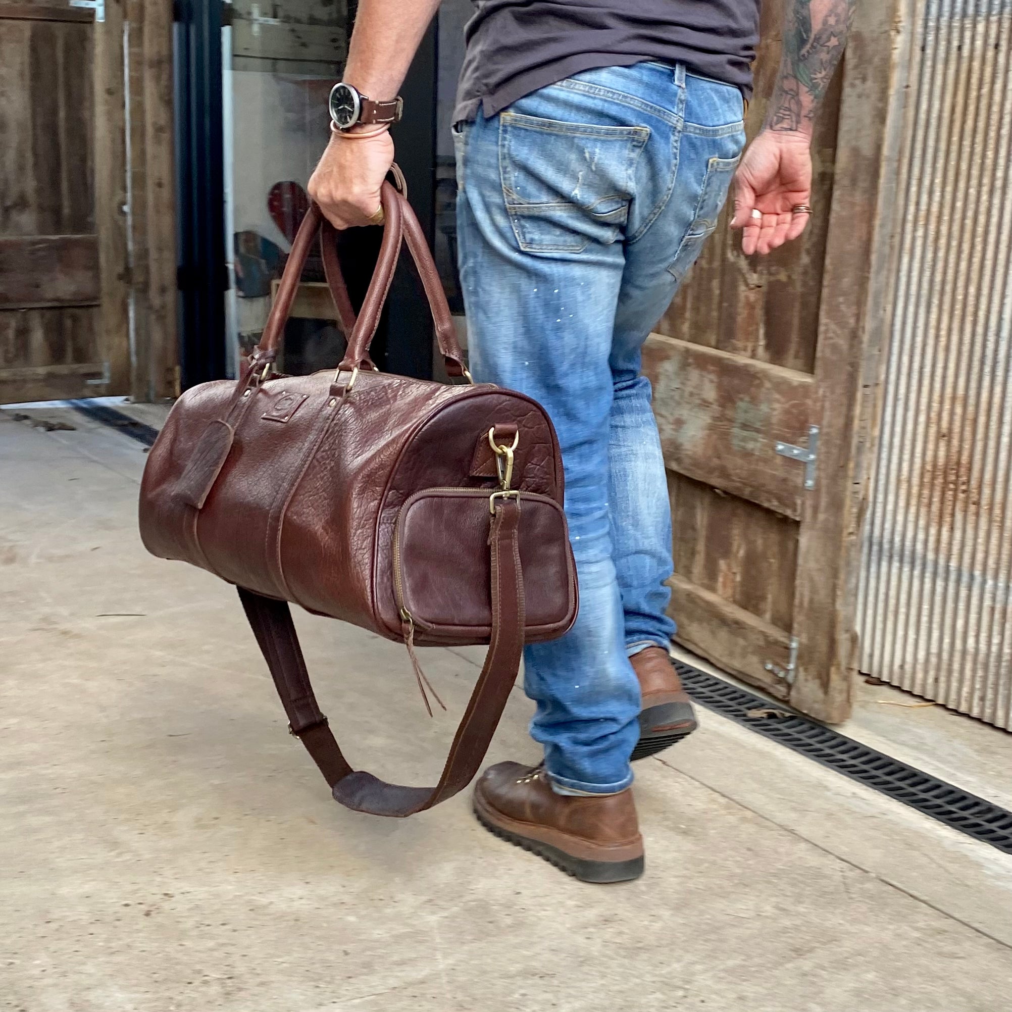 Leather duffle 2024 bag australia