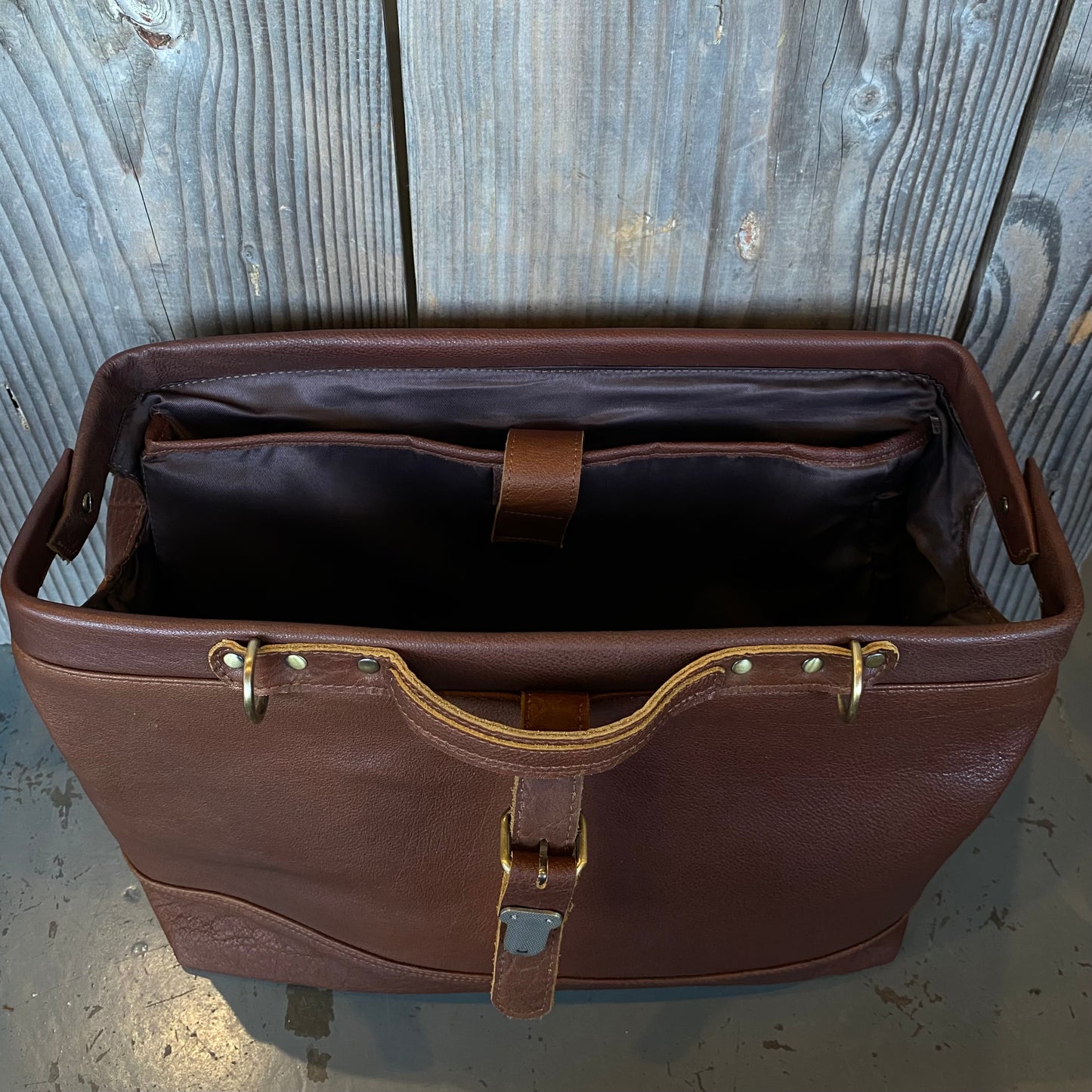 Large Vintage Gladstone / Doctors Bag