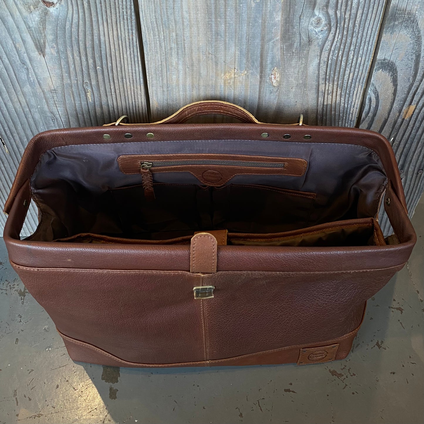 Large Vintage Gladstone / Doctors Bag