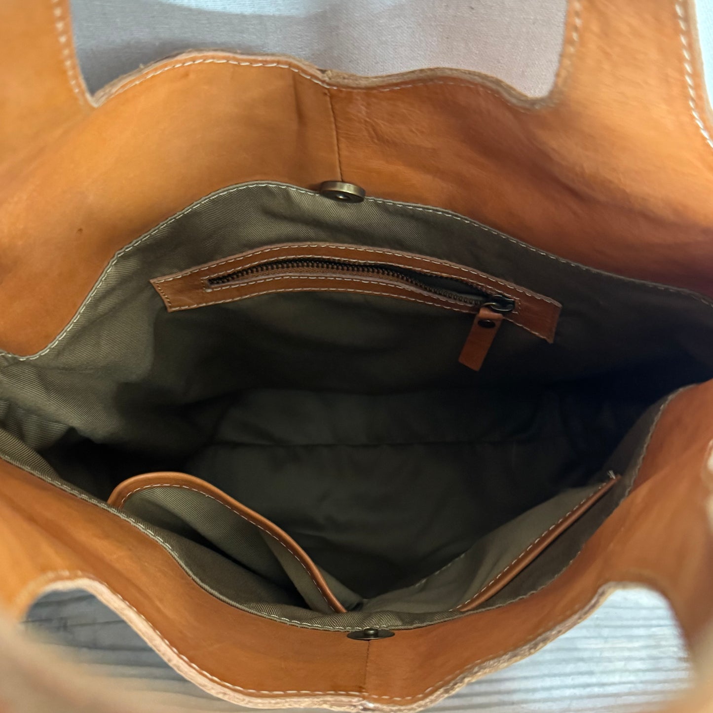 Simple Raw Sleek Shoulder Bag